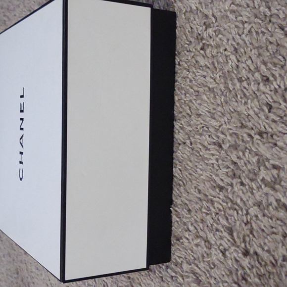 Authentic Chanel Gift Box - Picture 3 of 9